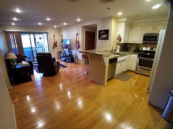 Living room / kitchen