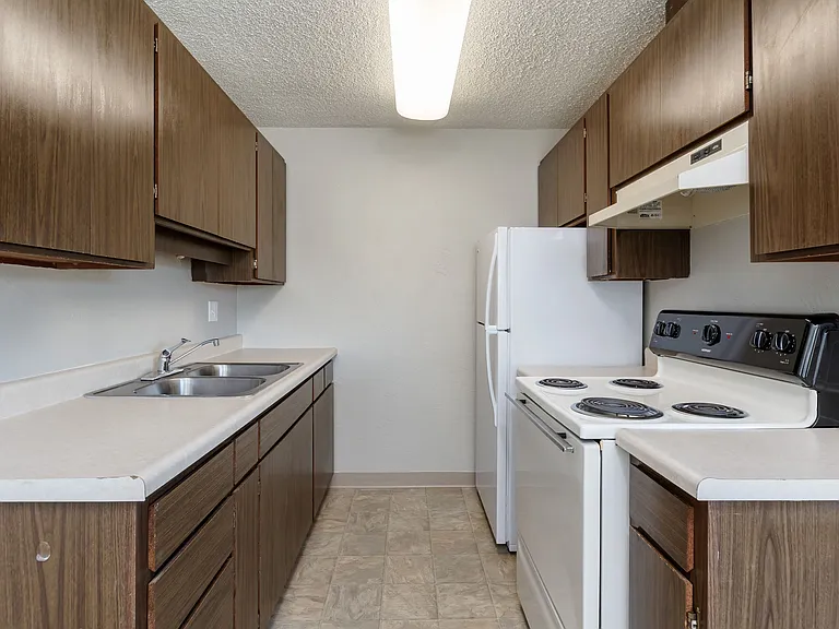 The Lindale Apartments — Photo 5
