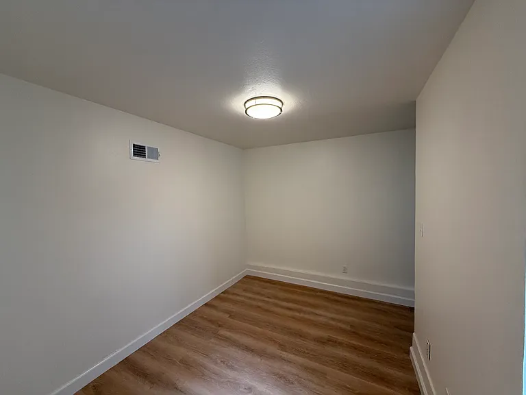 1525 Powell St — Photo 4