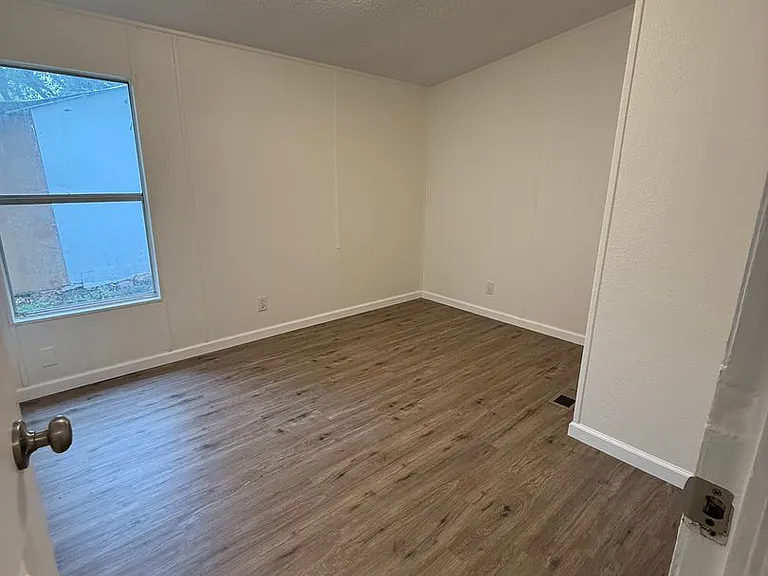532 Grandview Bnd — Photo 14