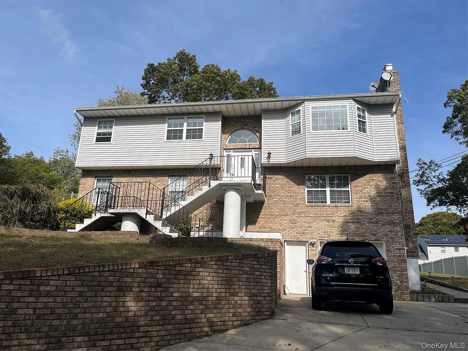 3 bed, 1.5 bath, 2492 sqft, $4,000 — Photo 1