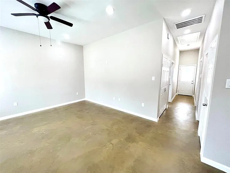 9508 Quaker Ct — Photo 10