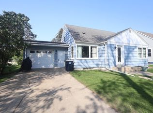 20 S California Ave, Morris, MN 56267