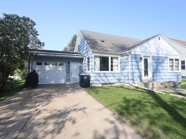 20 S California Ave, Morris, MN 56267