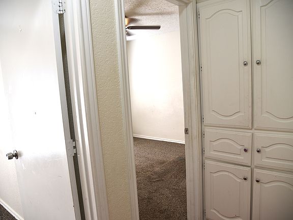 4th image of 1110 Holly Ln