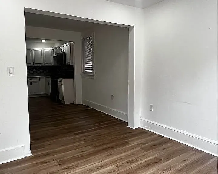 312 Bell Aly — Photo 8