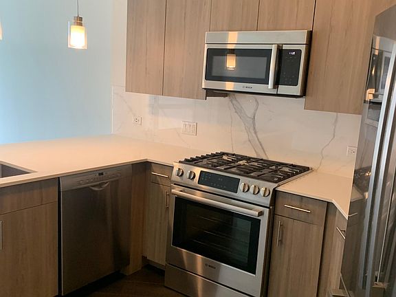 4th image of 255 E Grand Ave #904