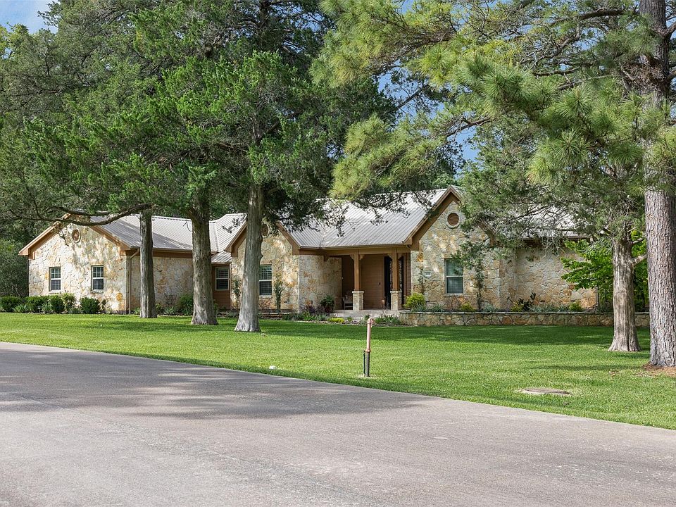 1st image of 404 Saint Andrews Dr