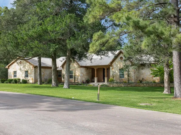 404 Saint Andrews Dr, New Ulm, TX 78950