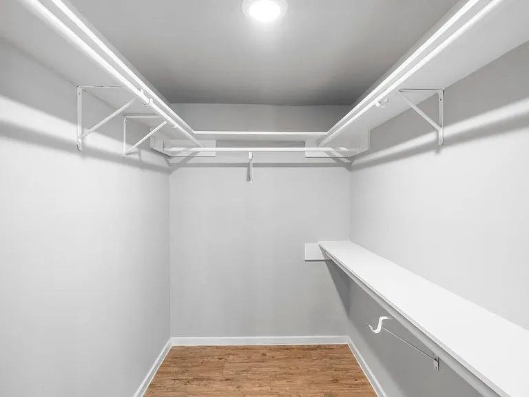 204 E Houston St #B — Photo 5