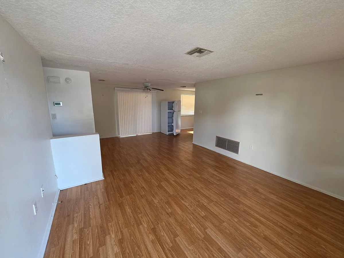 Building Photo - 3028 Fairmount Dr