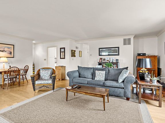 living room/dining room