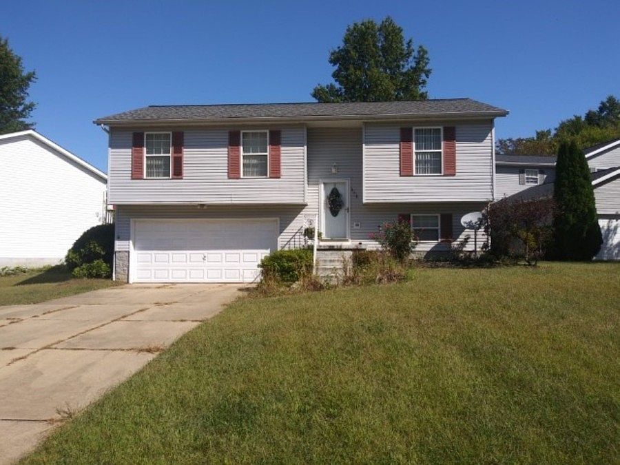 1st image of 658 Diamond Cir