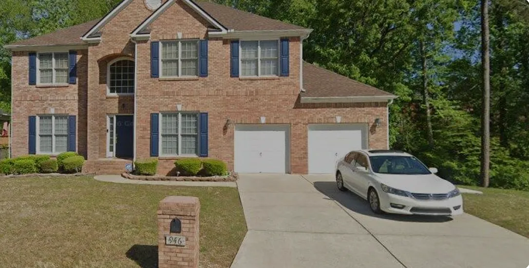 6 bed, 3.5 bath, 3792 sqft, $3,200 — Photo 2