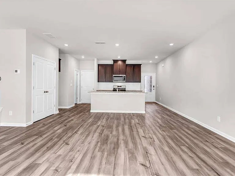 1575 Villageside Ct — Photo 5