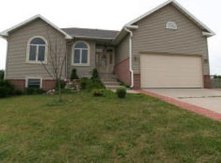 439 E Sunny Hill Dr, Elkhorn, WI 53121