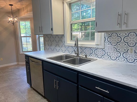 5th image of 206 Regency Dr
