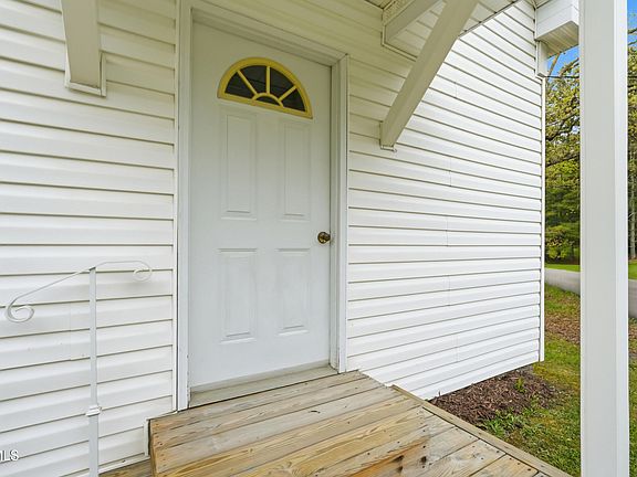 3rd image of 6203 Laurel Grove Rd