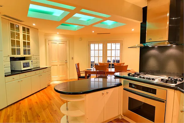 Rented by Smart City Real Estate LLC | media 33