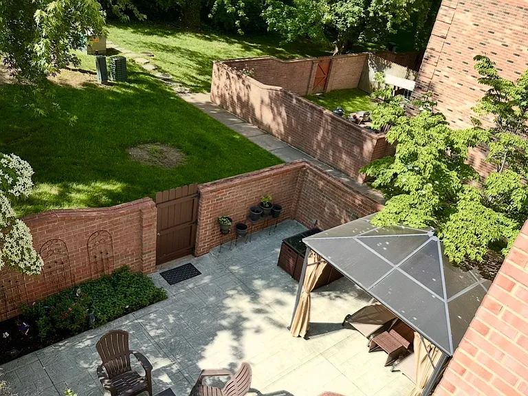 Seven Oaks Pl — Photo 30