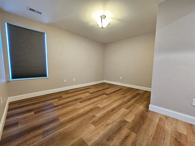 2052 Sunridge Cir — Photo 12