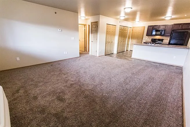 Tollefson Apartments — Photo 4