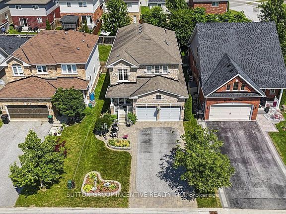 2nd image of 17 White Cres