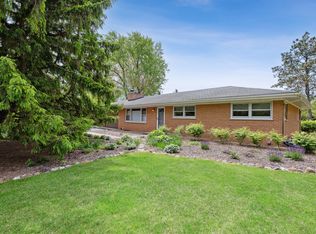 1817 Walnut Cir, Northbrook, IL 60062