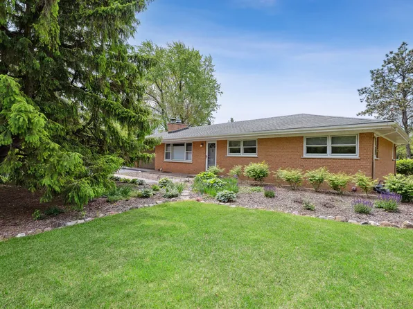 1817 Walnut Cir, Northbrook, IL 60062