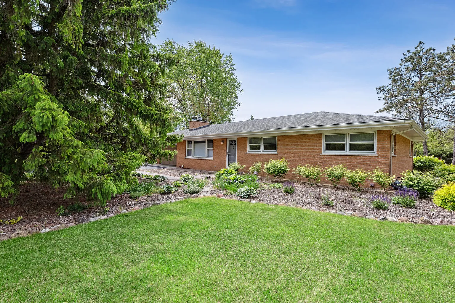 1817 Walnut Cir photo 1