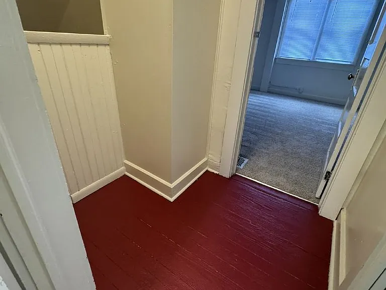 215 E 9th St — Photo 17