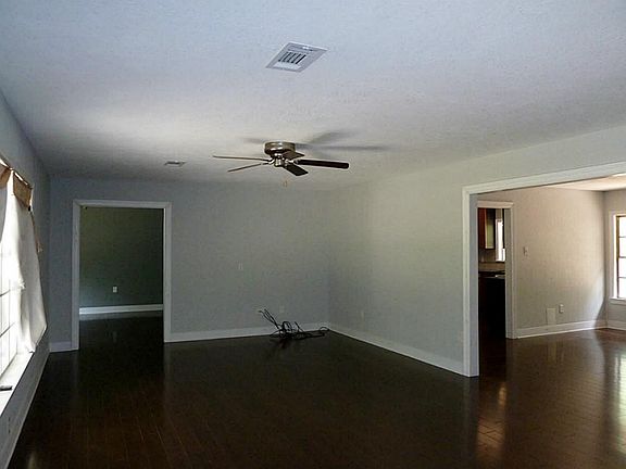 4th image of 610 W James Ave