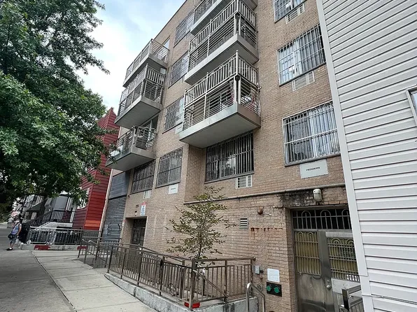 729 40th St #C, Brooklyn, NY 11232