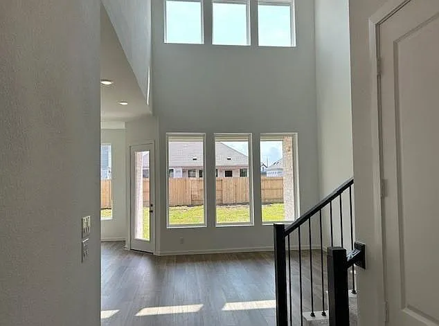 8310 Holly Blue Dr — Photo 8