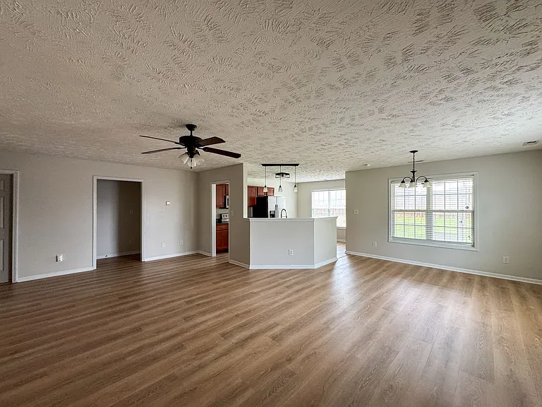 1608 Kershaw Loop — Photo 4