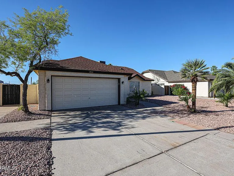 3951 E Waltann Ln — Photo 6