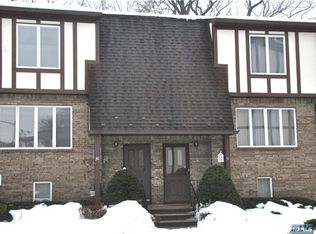 30 Canterbury Ln, New Milford, NJ 07646