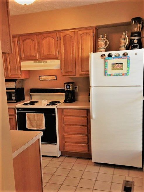 1st image of 16 Sunnyside Dr #15H