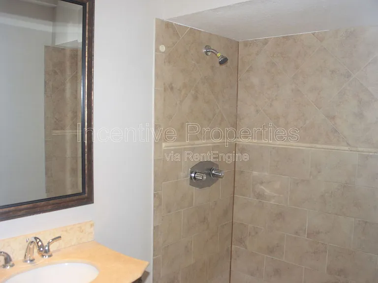 4176 Versailles Dr #D — Photo 23