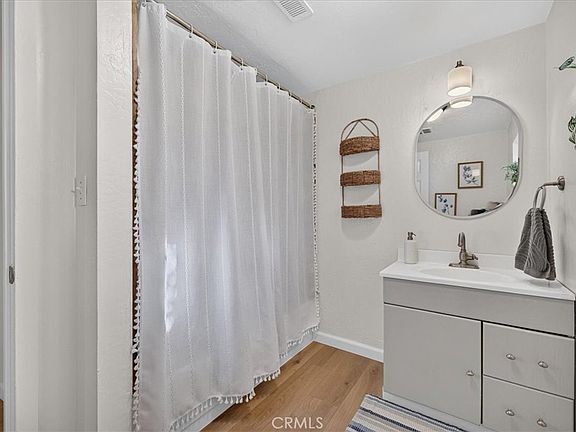 5th image of 1381 Davis St