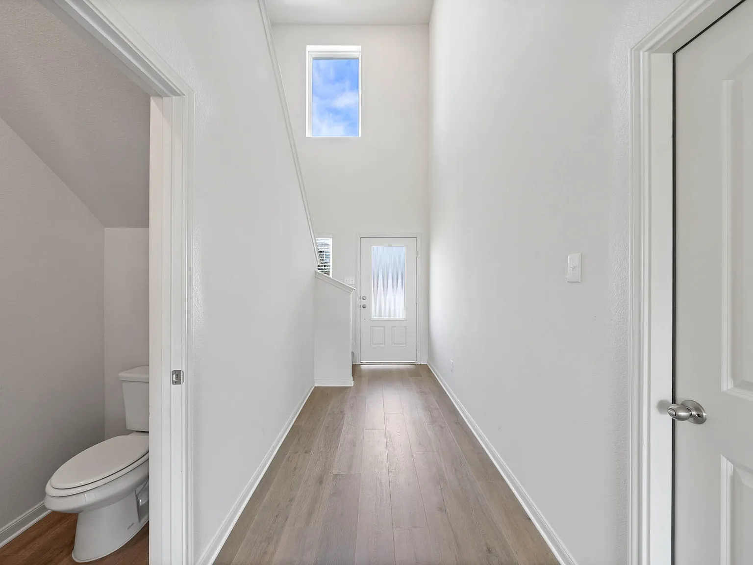 3 bed, 2.5 bath, 1562 sqft, $1,900 — Photo 2