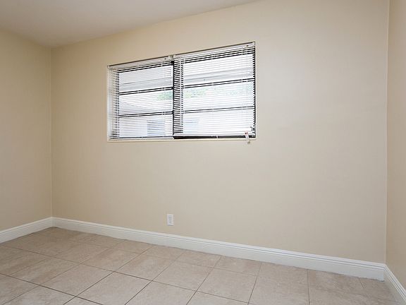 2nd image of 17620 NE 3rd Ct