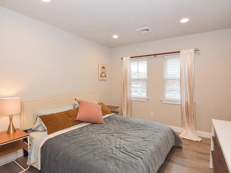 1401 Market St #2L — Photo 21