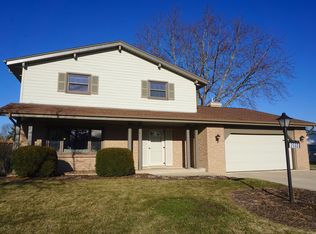 3560 S Brentwood Rd, New Berlin, WI 53151