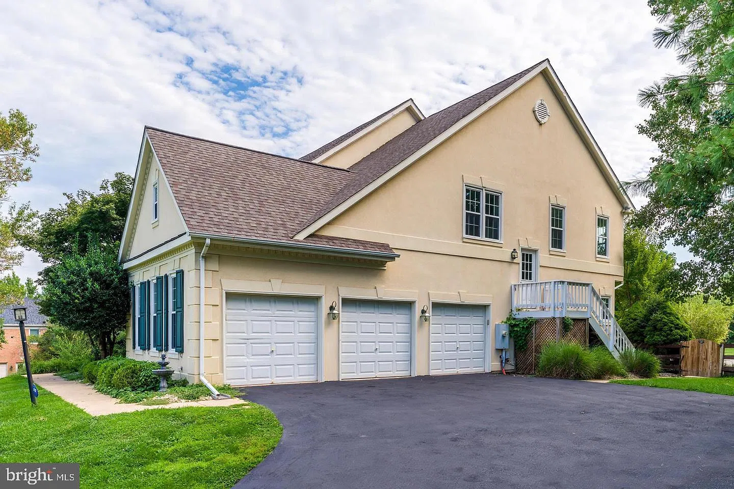 6 bed, 4.5 bath, 6967 sqft, $7,900 — Photo 3