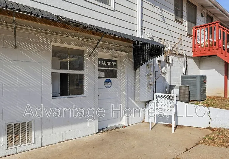 1015 N Scott Ave #8-5 — Photo 25