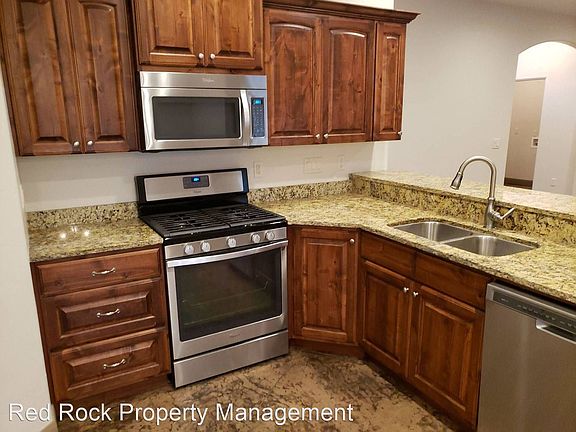 5th image of 1108 E Catalpa Cir