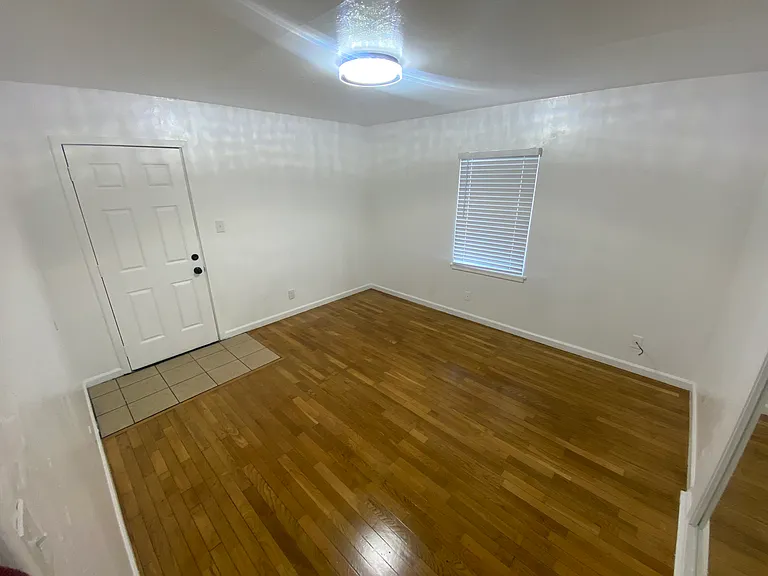 21411 Locust St — Photo 19