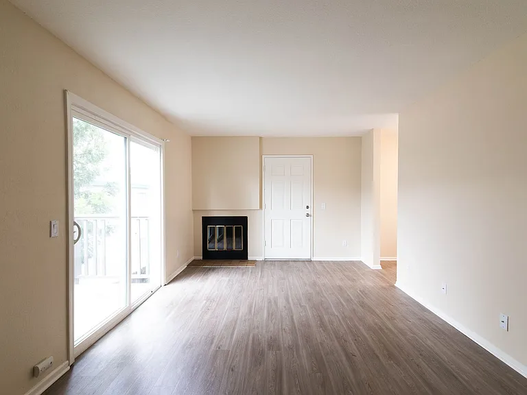 Melrose Manor Apartments - Riverside, CA — Photo 61