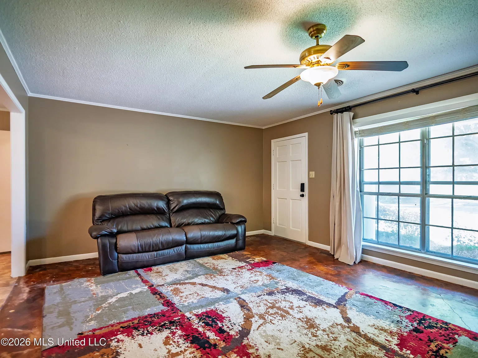 3 bed, 2.0 bath, 2201 sqft, $1,700 — Photo 1